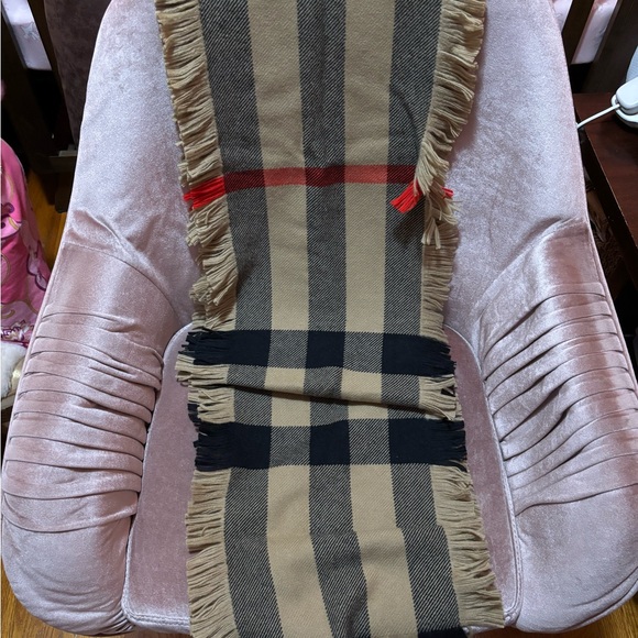 BURBERRY SCARF 230X25CM NWT
100% WOOL - Picture 8 of 9